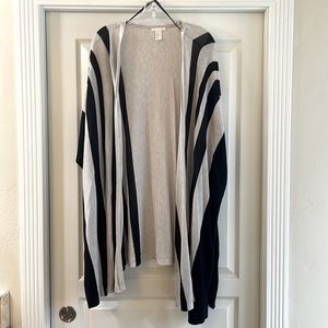 The perfect Kimono to go with any neutral outfit!